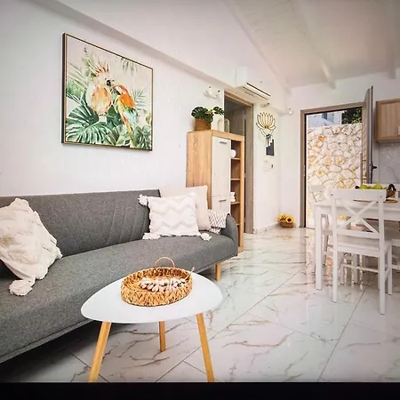 With Exclusive Views Vila *